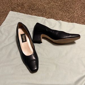 Topazio “Cellini” navy leather upper square heel pump